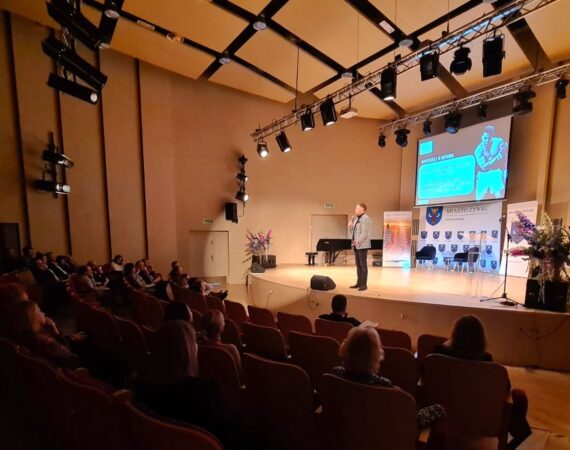 Dr Krystian Dudek na konferencji Smart Żywiec/ Wykład o komunikacji dla samorządów.